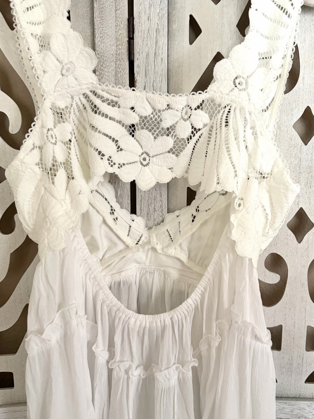 Free People Petal Party Shapeless Cami - Cream Crochet Tiered Ruffle Tank Size M - Picture 6 of 6